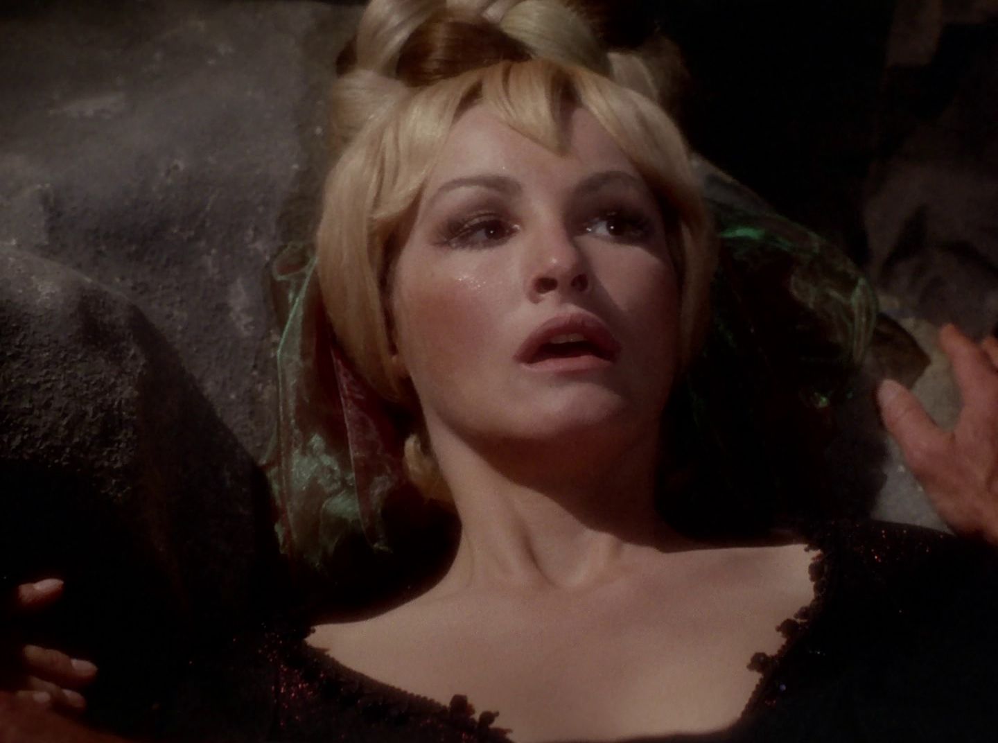 extant_StarTrek_2x11-FridaysChild_2477.jpg