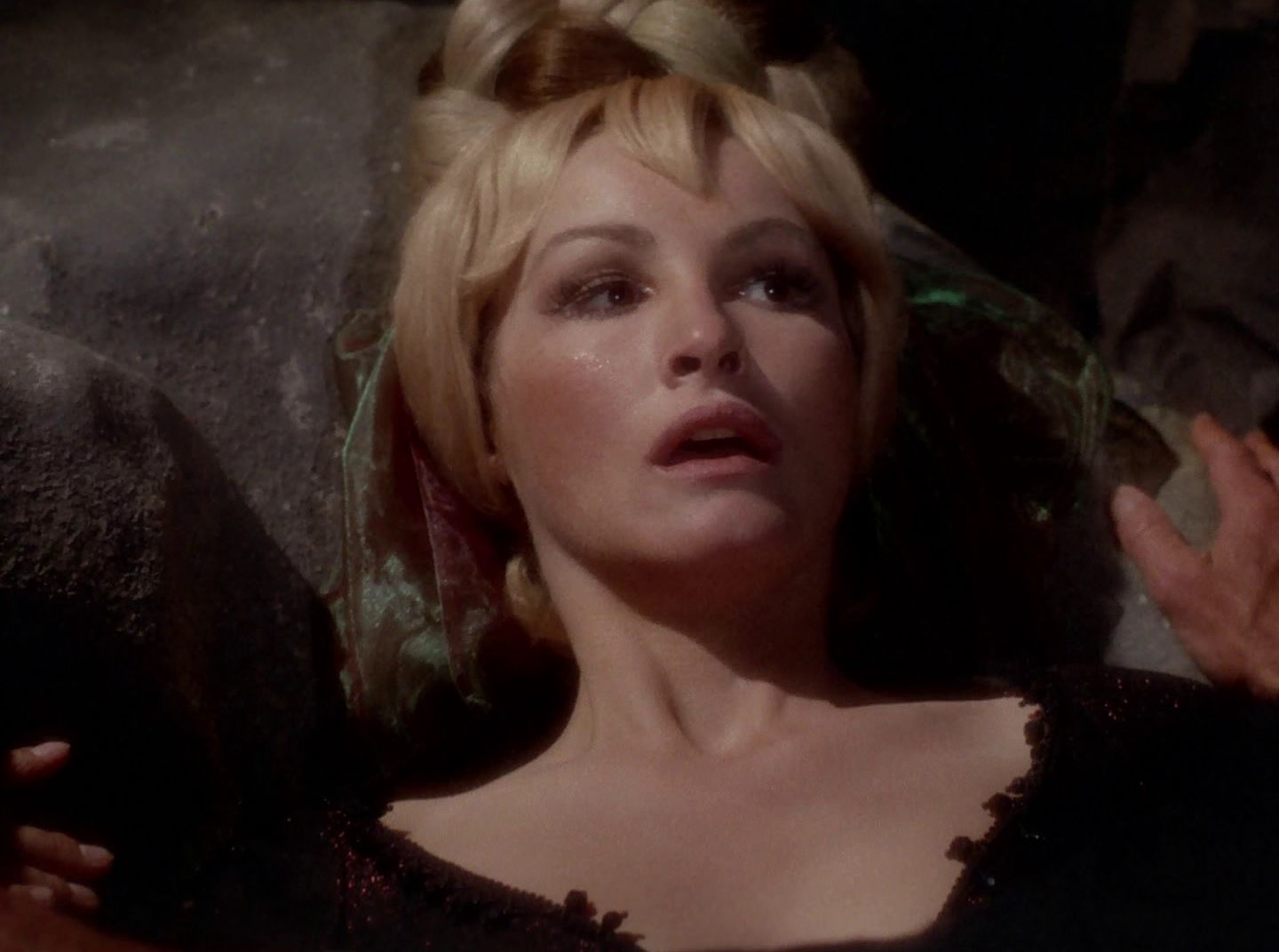 extant_StarTrek_2x11-FridaysChild_2478.jpg