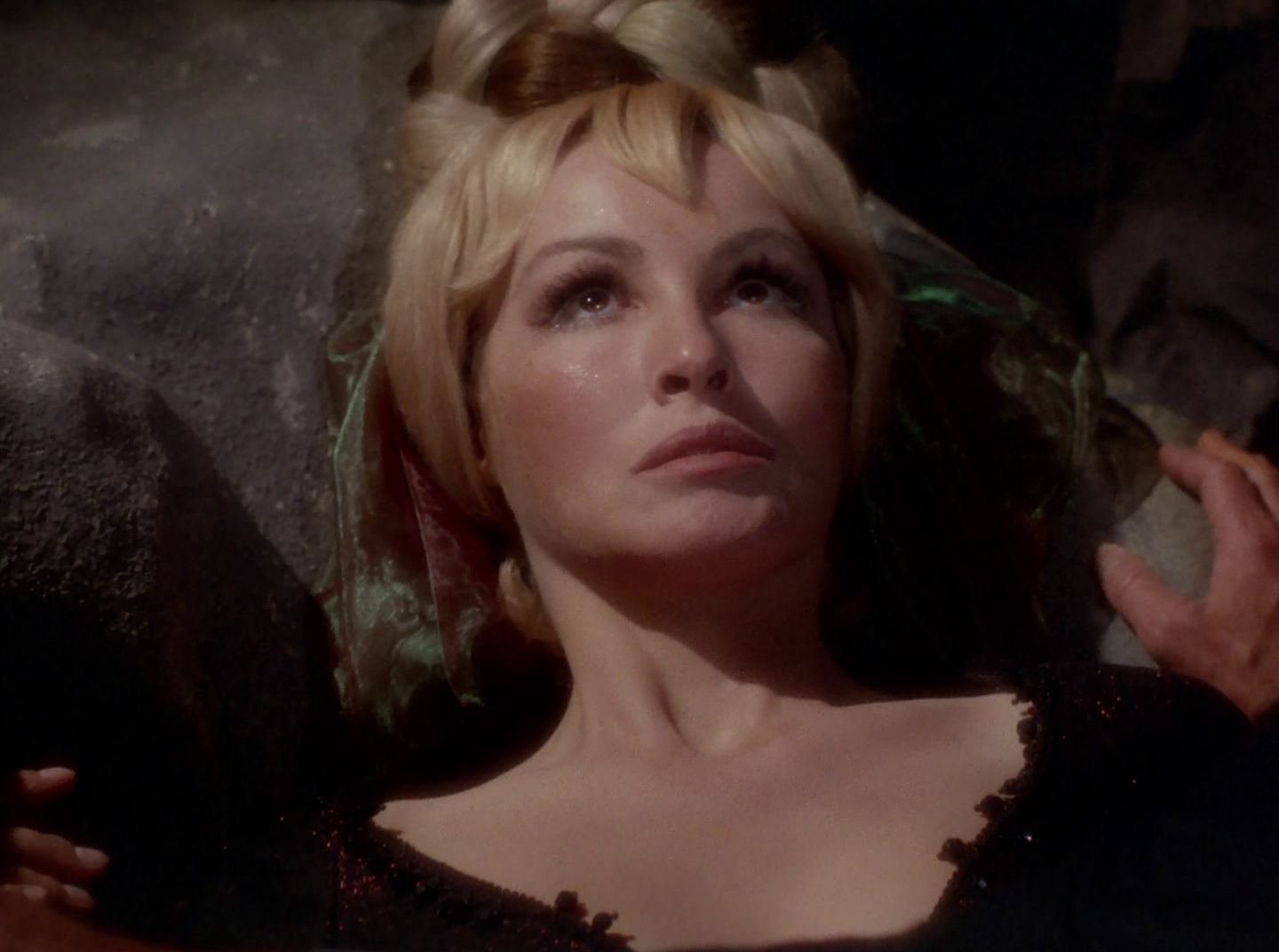 extant_StarTrek_2x11-FridaysChild_2492.jpg