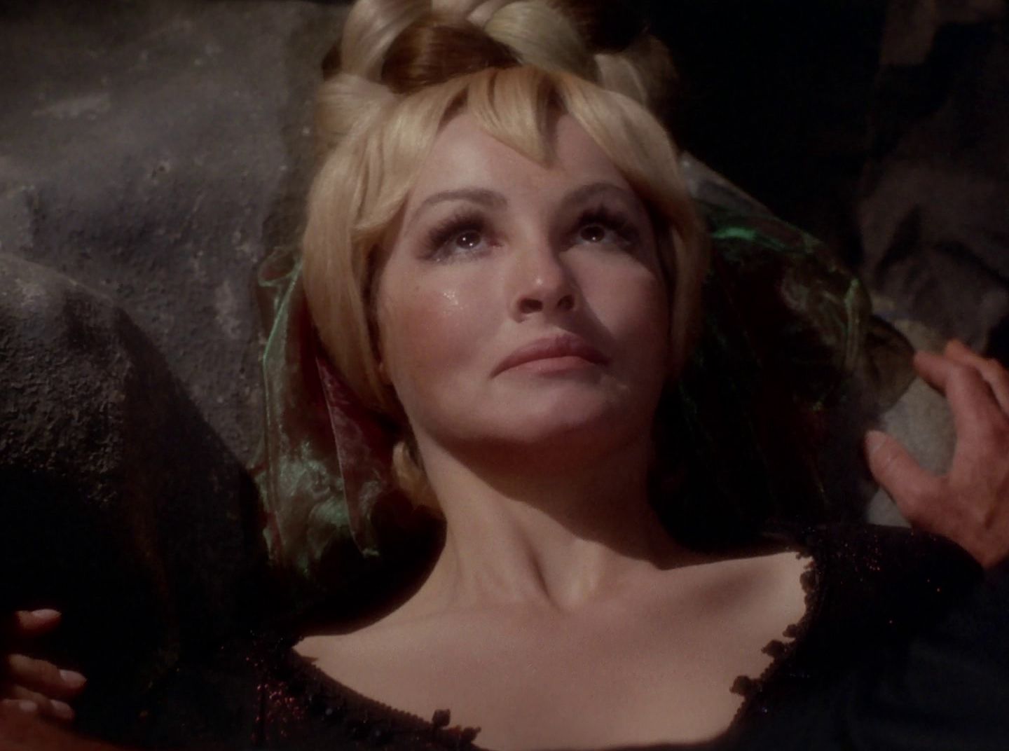 extant_StarTrek_2x11-FridaysChild_2493.jpg