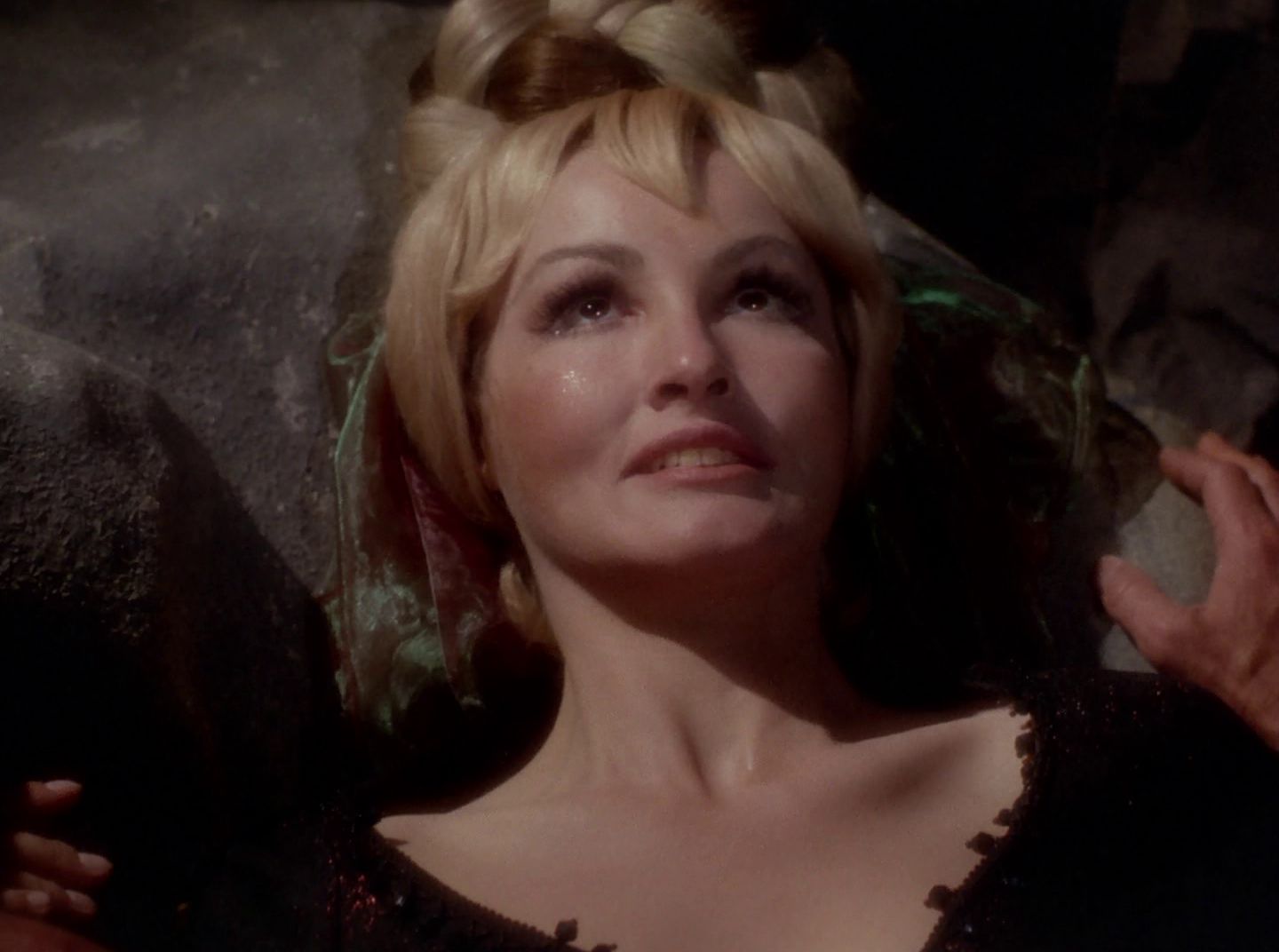 extant_StarTrek_2x11-FridaysChild_2494.jpg