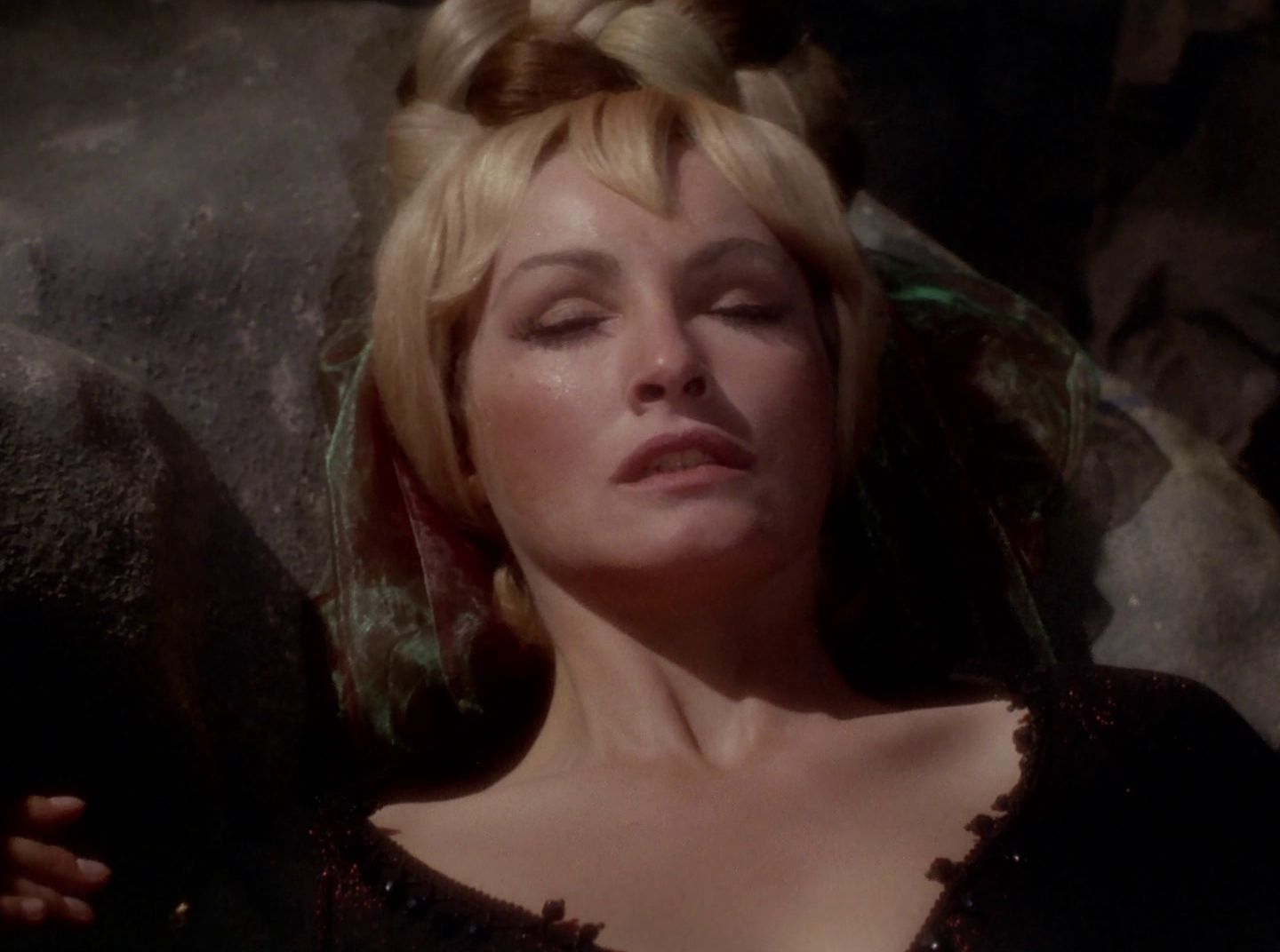 extant_StarTrek_2x11-FridaysChild_2497.jpg
