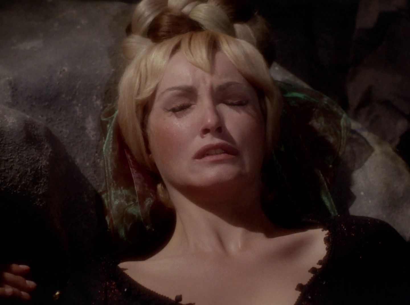 extant_StarTrek_2x11-FridaysChild_2498.jpg