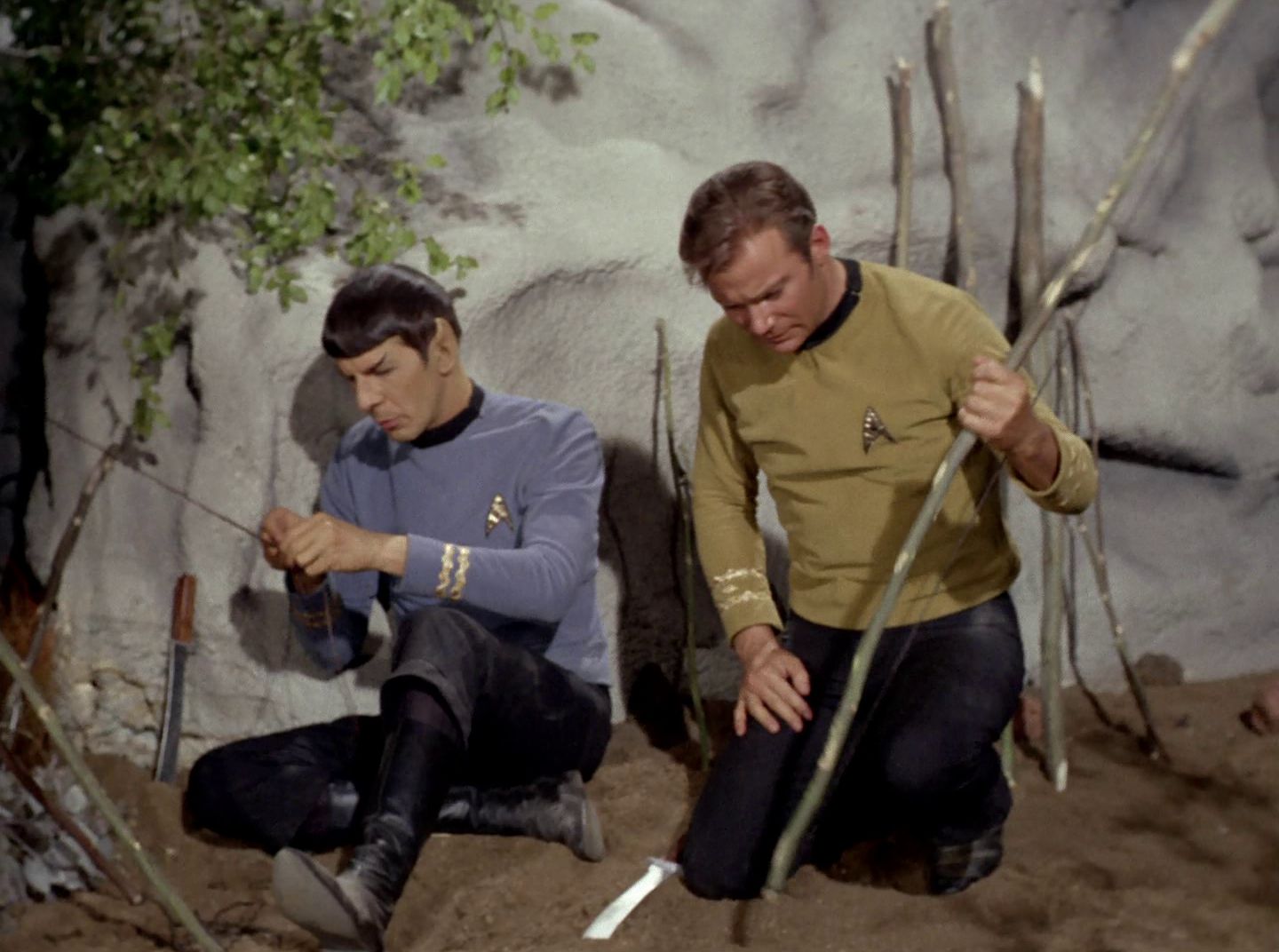 extant_StarTrek_2x11-FridaysChild_2526.jpg
