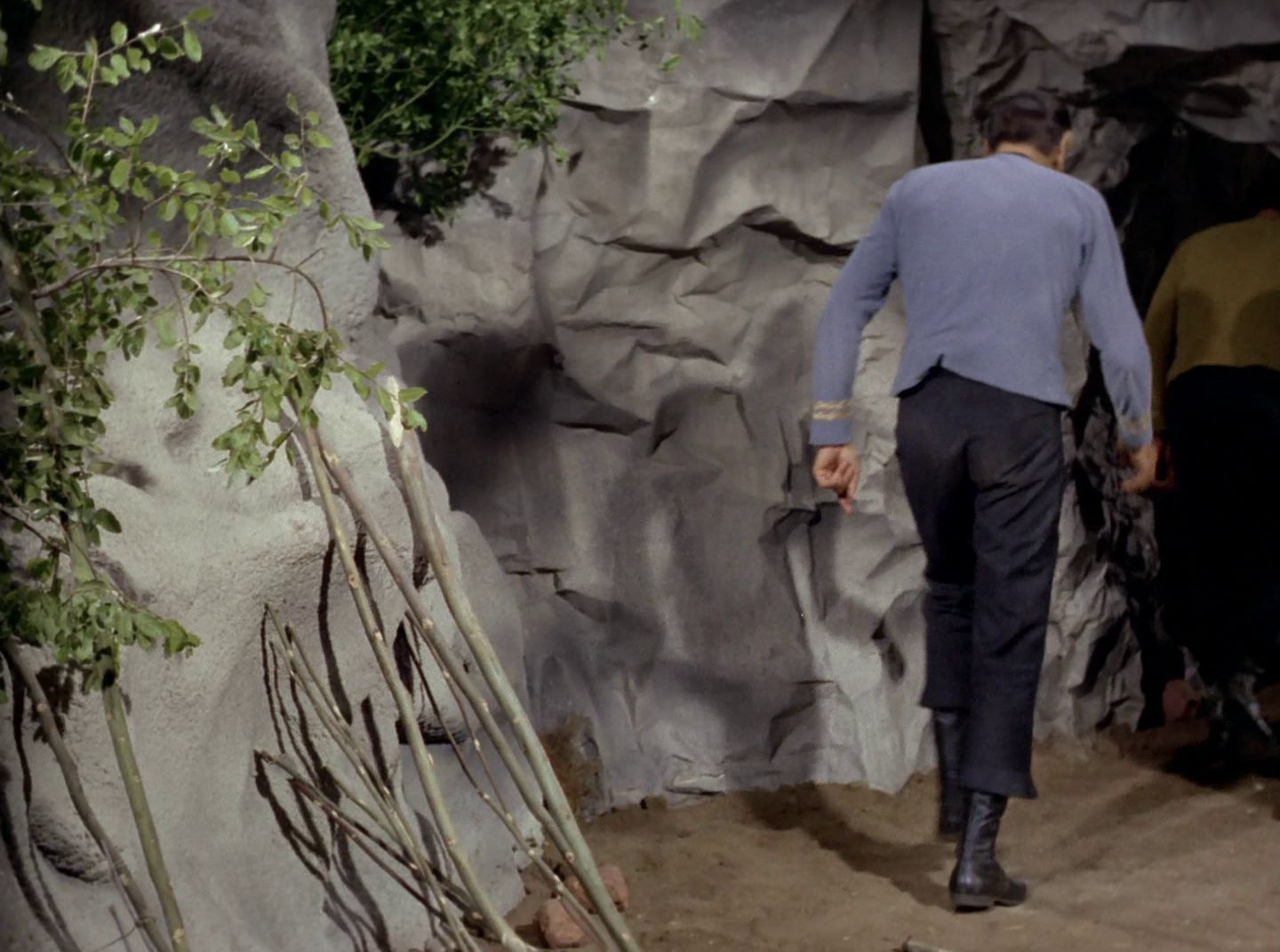 extant_StarTrek_2x11-FridaysChild_2573.jpg