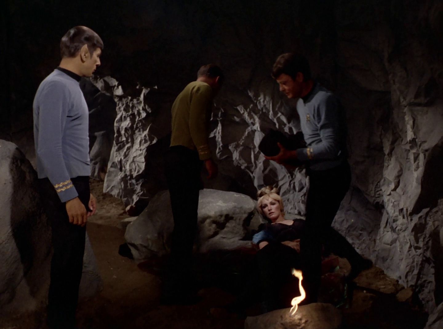 extant_StarTrek_2x11-FridaysChild_2585.jpg
