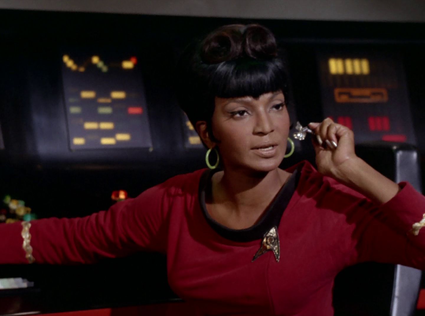 extant_StarTrek_2x11-FridaysChild_2685.jpg
