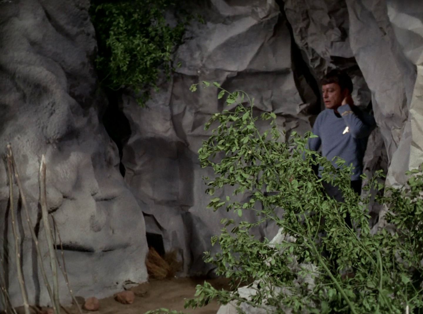 extant_StarTrek_2x11-FridaysChild_2784.jpg