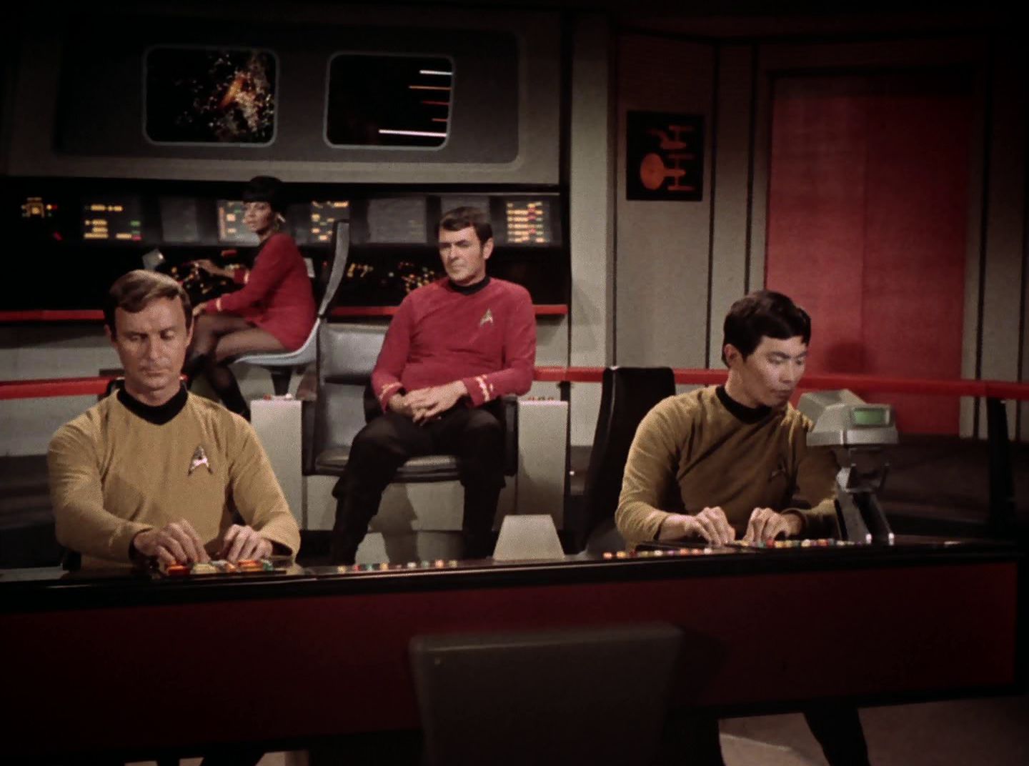 extant_StarTrek_2x11-FridaysChild_2911.jpg