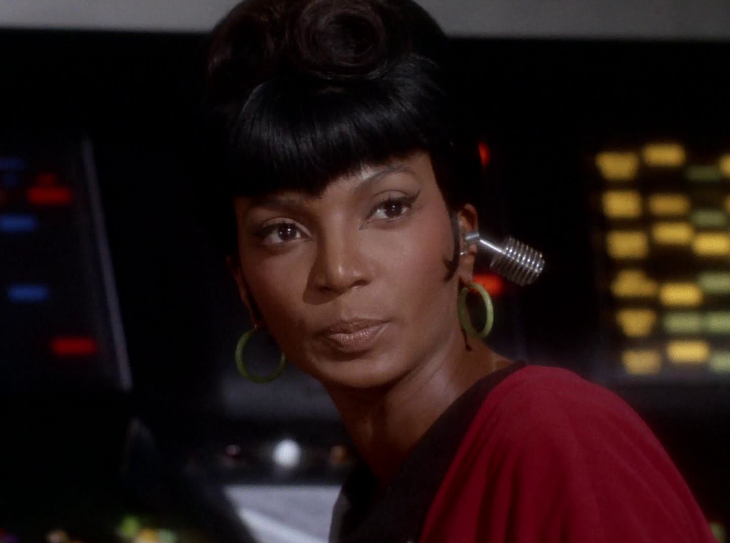 extant_StarTrek_2x11-FridaysChild_2925.jpg