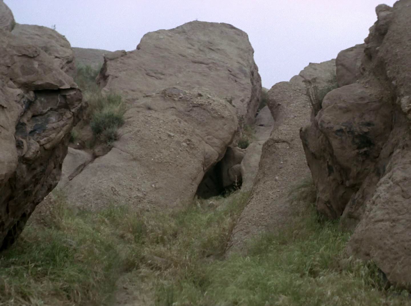 extant_StarTrek_2x11-FridaysChild_3021.jpg