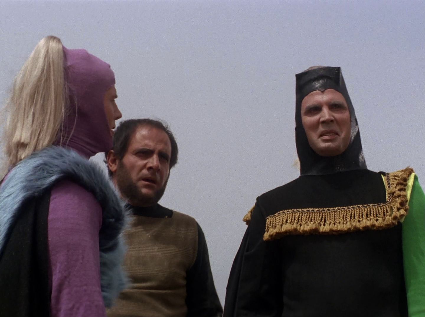 extant_StarTrek_2x11-FridaysChild_3053.jpg
