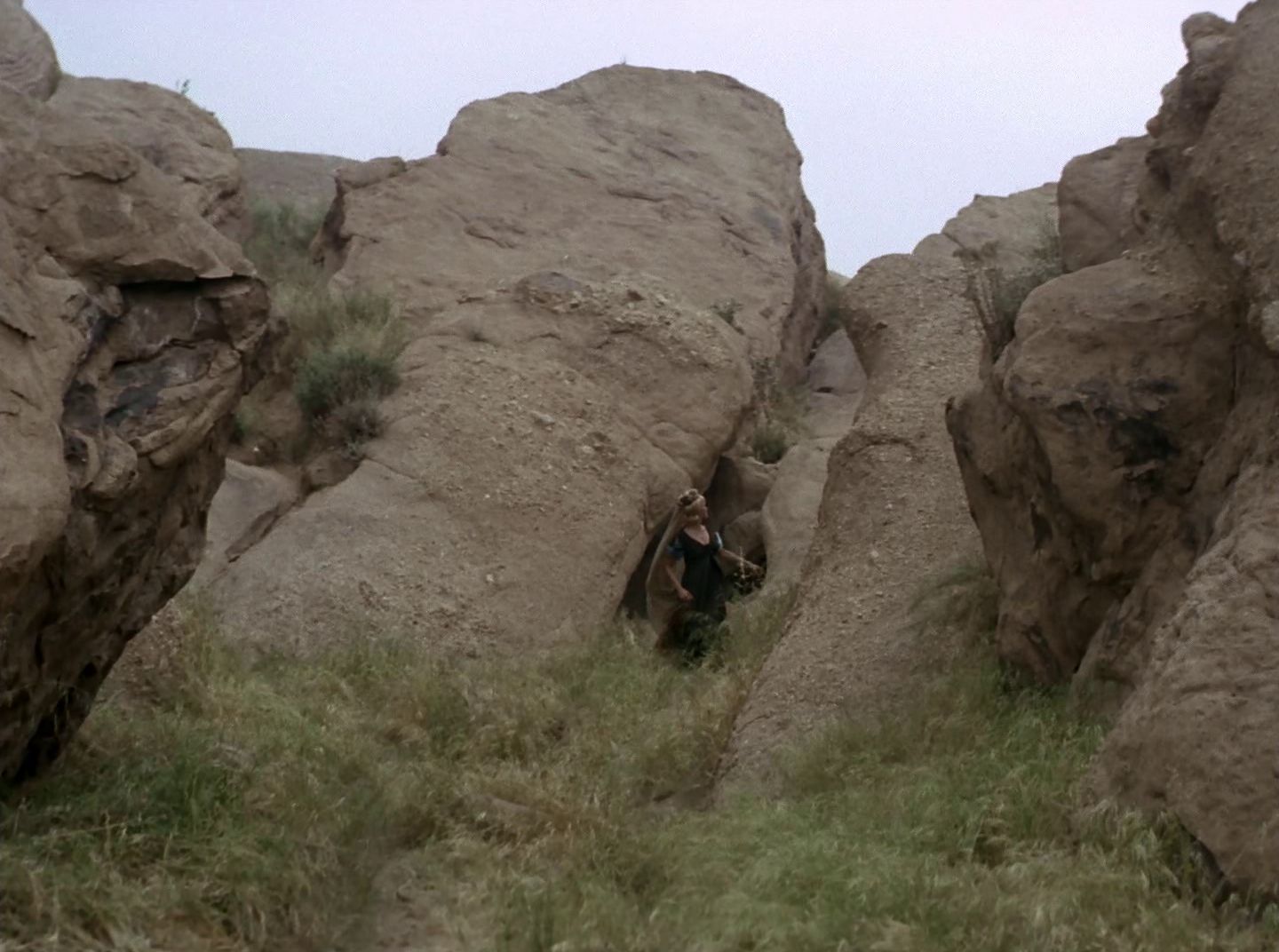 extant_StarTrek_2x11-FridaysChild_3080.jpg
