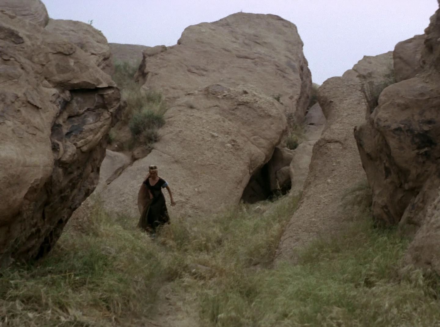 extant_StarTrek_2x11-FridaysChild_3085.jpg