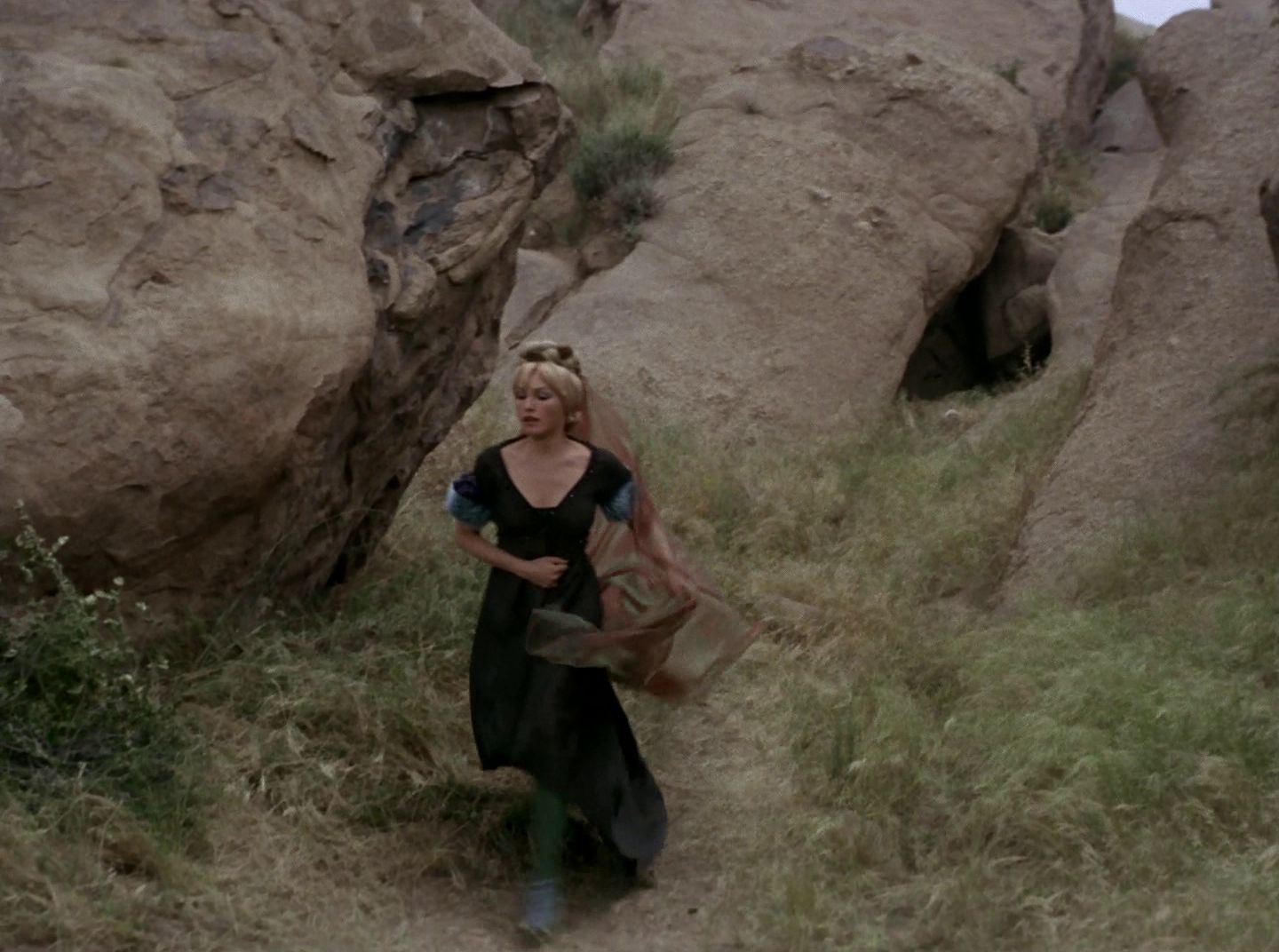extant_StarTrek_2x11-FridaysChild_3093.jpg