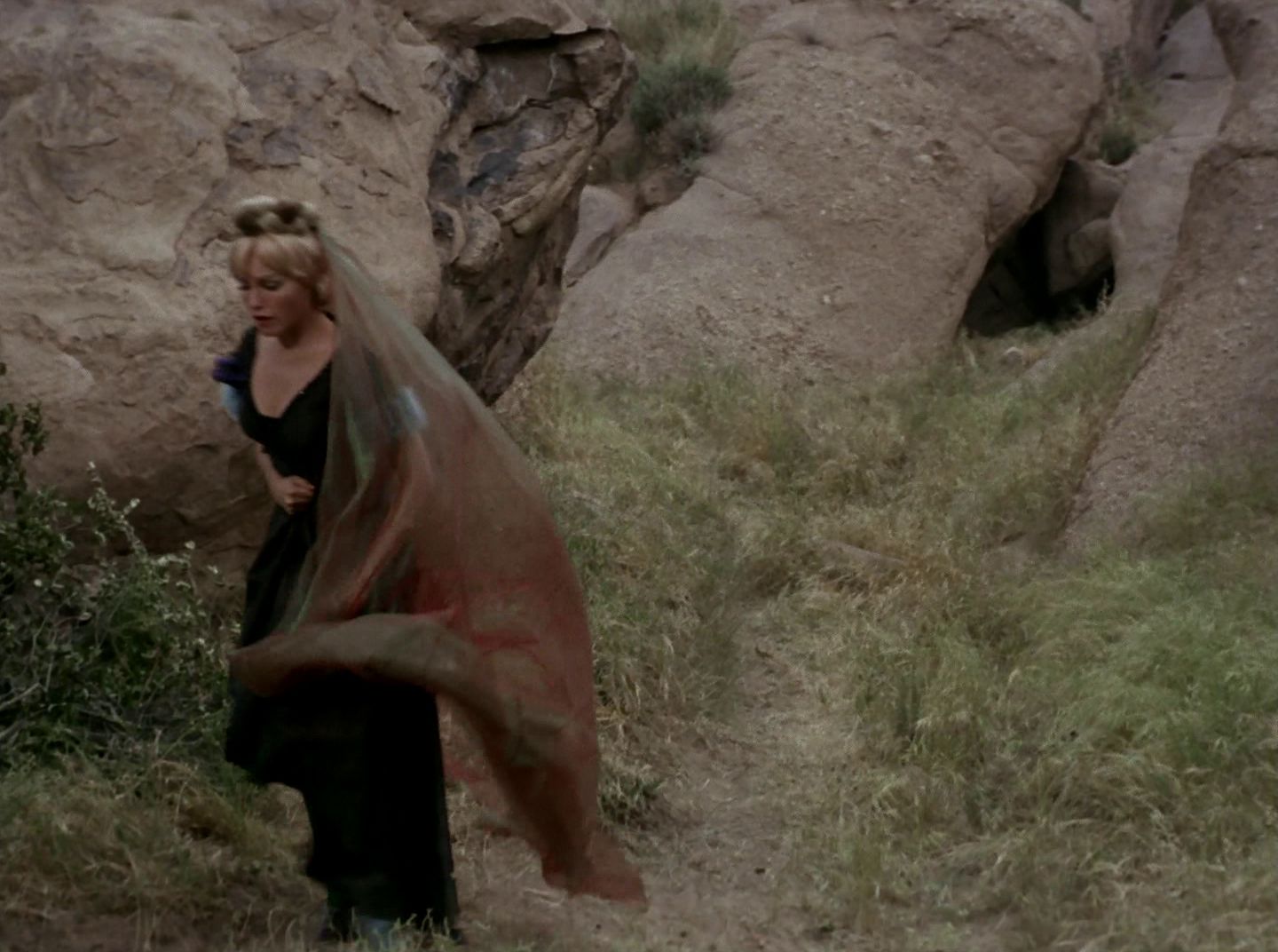 extant_StarTrek_2x11-FridaysChild_3094.jpg