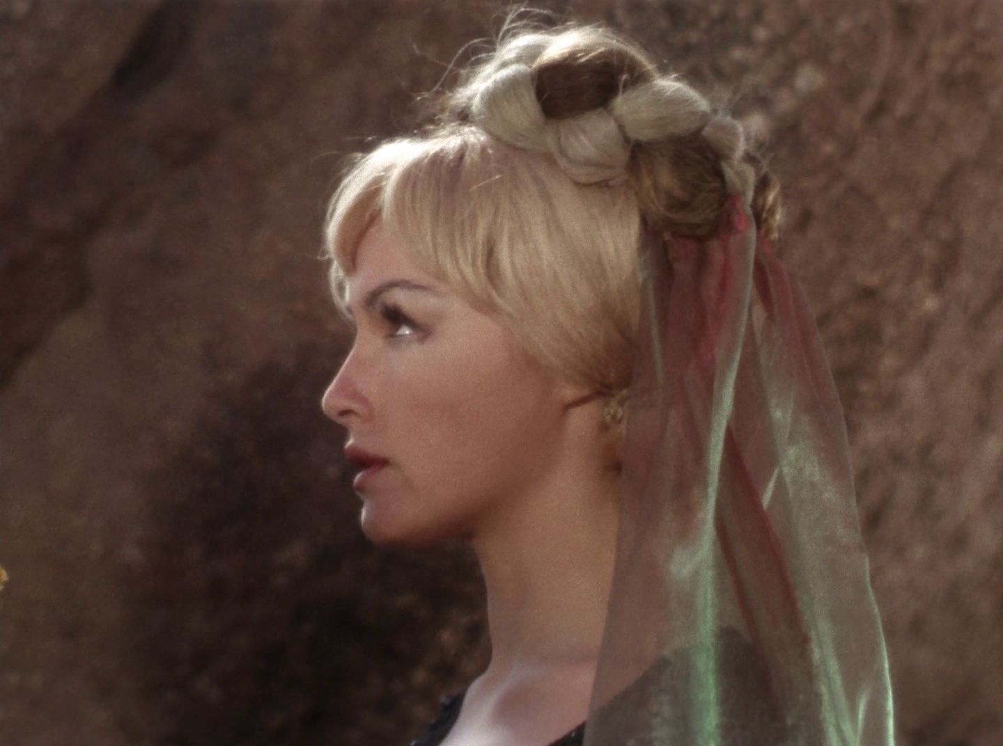 extant_StarTrek_2x11-FridaysChild_3106.jpg