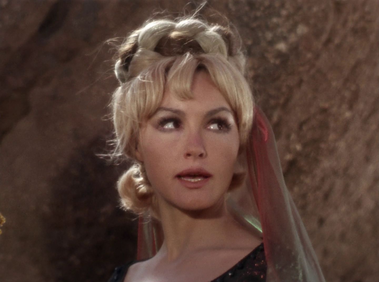 extant_StarTrek_2x11-FridaysChild_3115.jpg