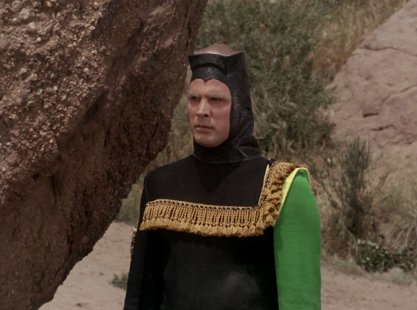 extant_StarTrek_2x11-FridaysChild_3140.jpg