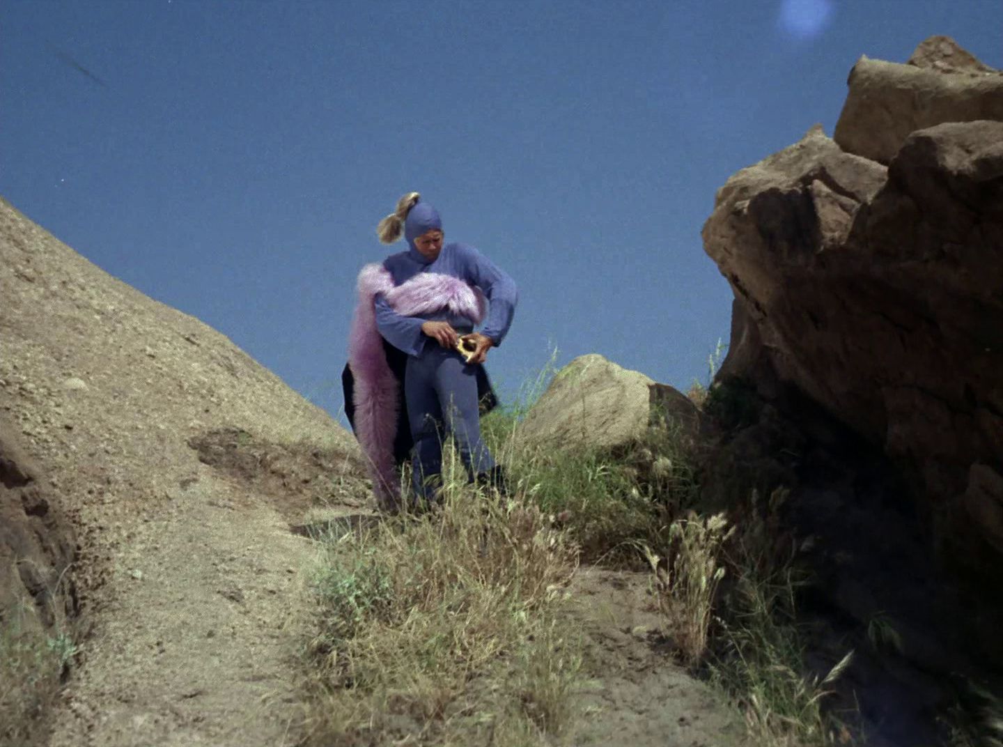 extant_StarTrek_2x11-FridaysChild_3177.jpg