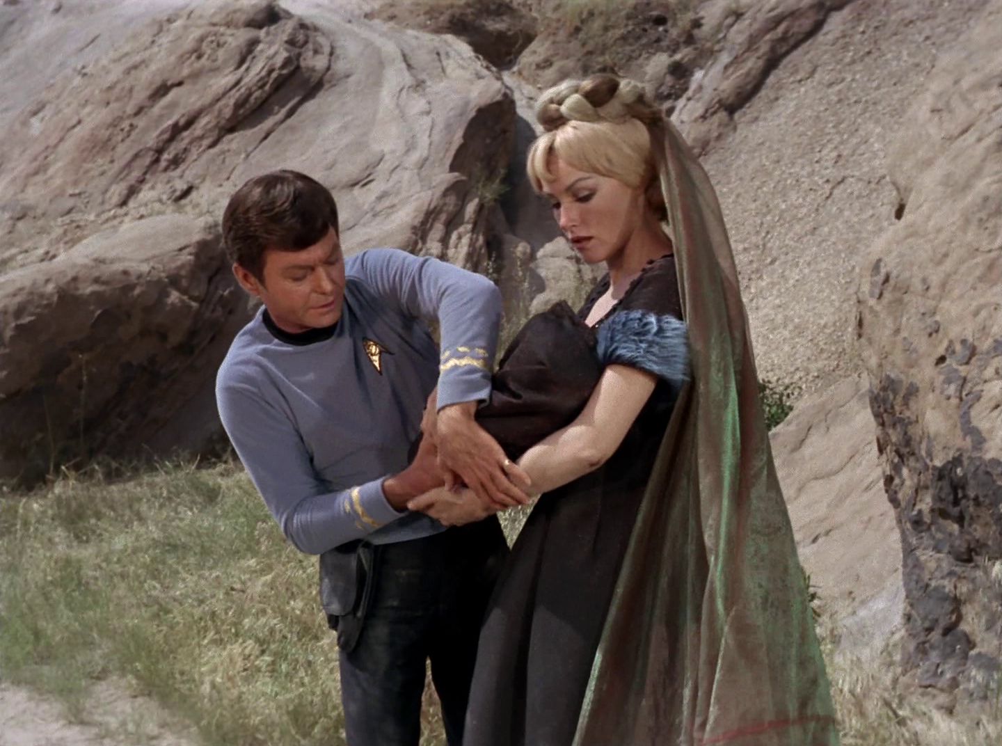extant_StarTrek_2x11-FridaysChild_3441.jpg
