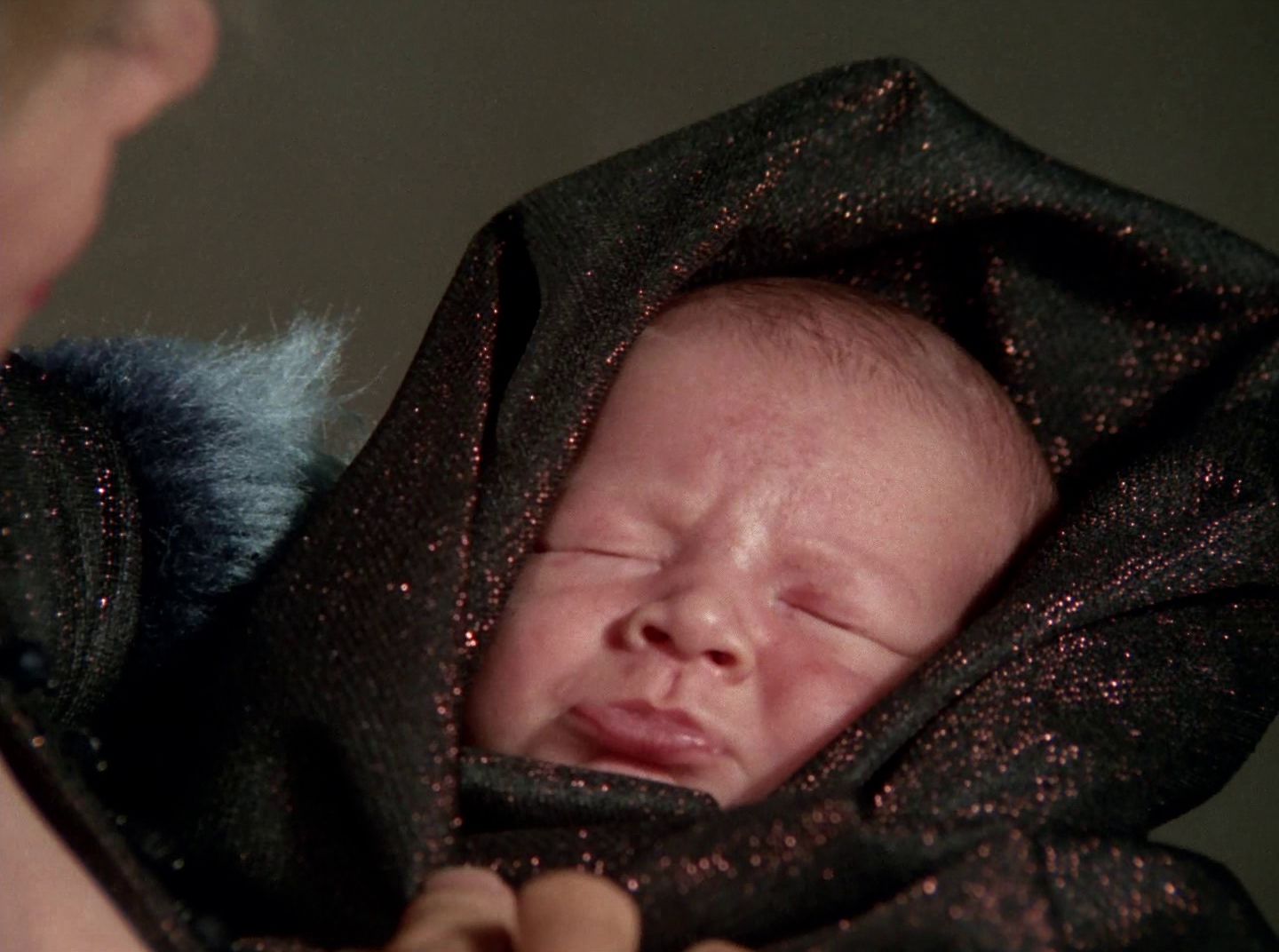 extant_StarTrek_2x11-FridaysChild_3451.jpg