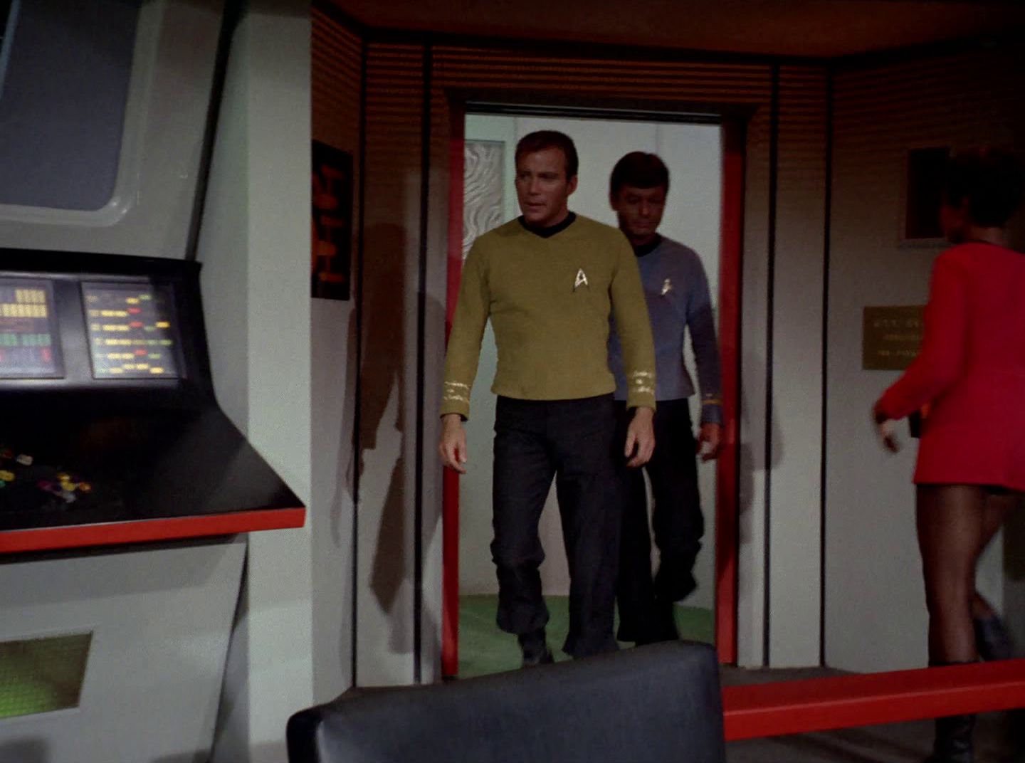extant_StarTrek_2x11-FridaysChild_3496.jpg