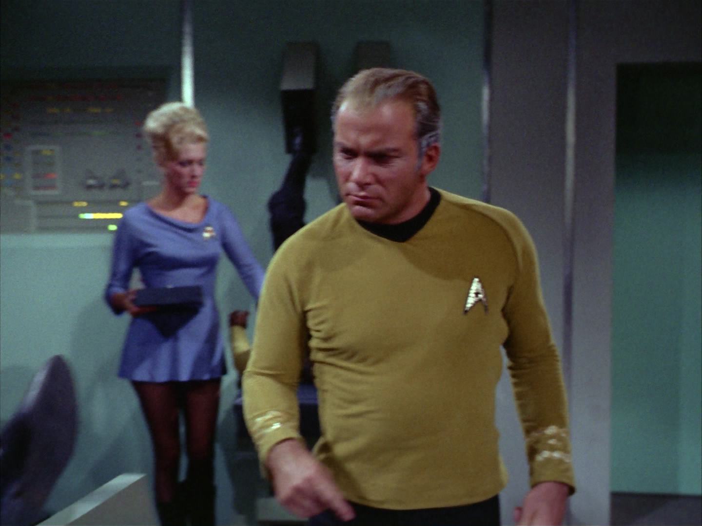 ariane179254_StarTrek_2x12_TheDeadlyYears_0809.jpg