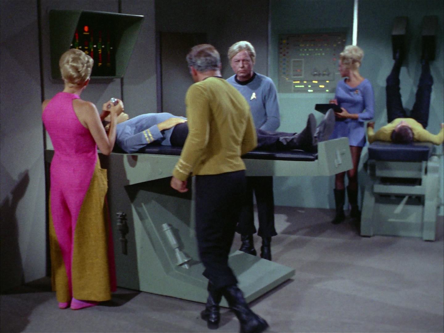 ariane179254_StarTrek_2x12_TheDeadlyYears_0812.jpg