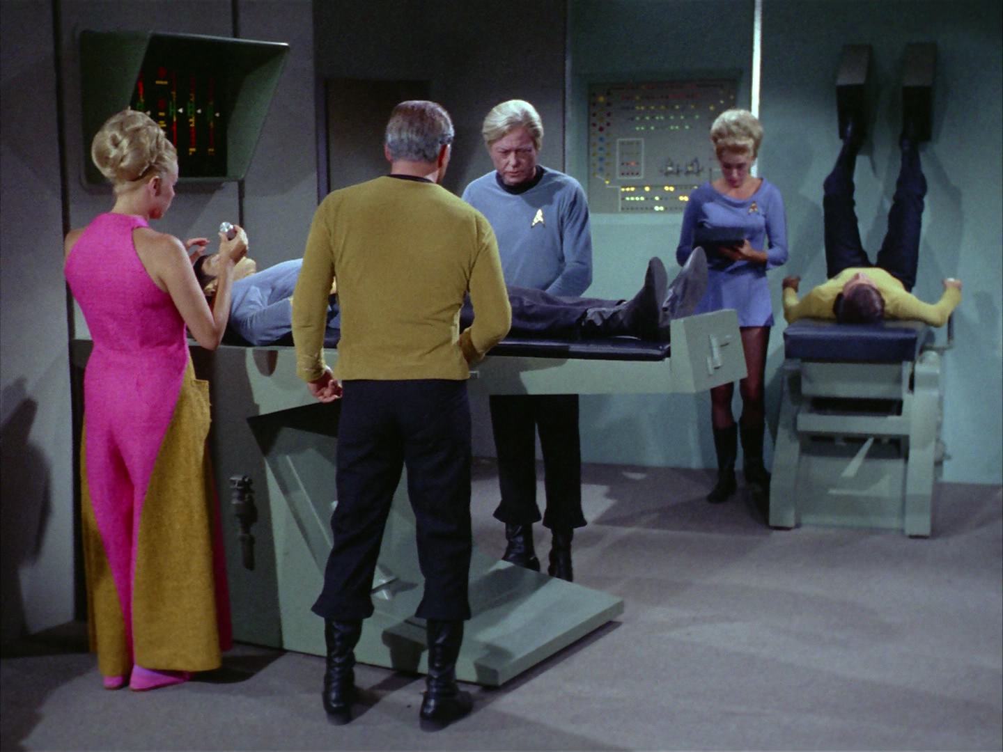 ariane179254_StarTrek_2x12_TheDeadlyYears_0814.jpg
