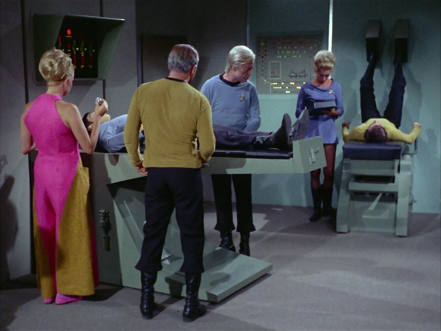 ariane179254_StarTrek_2x12_TheDeadlyYears_0816.jpg