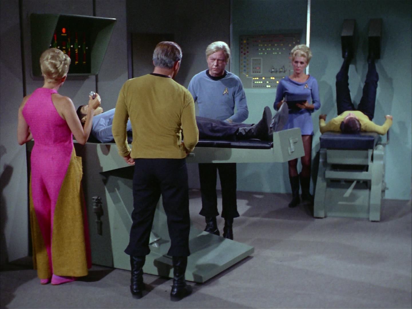 ariane179254_StarTrek_2x12_TheDeadlyYears_0818.jpg