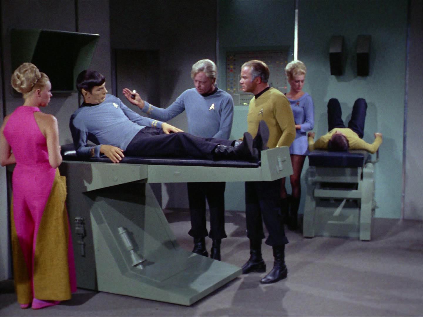 ariane179254_StarTrek_2x12_TheDeadlyYears_0894.jpg