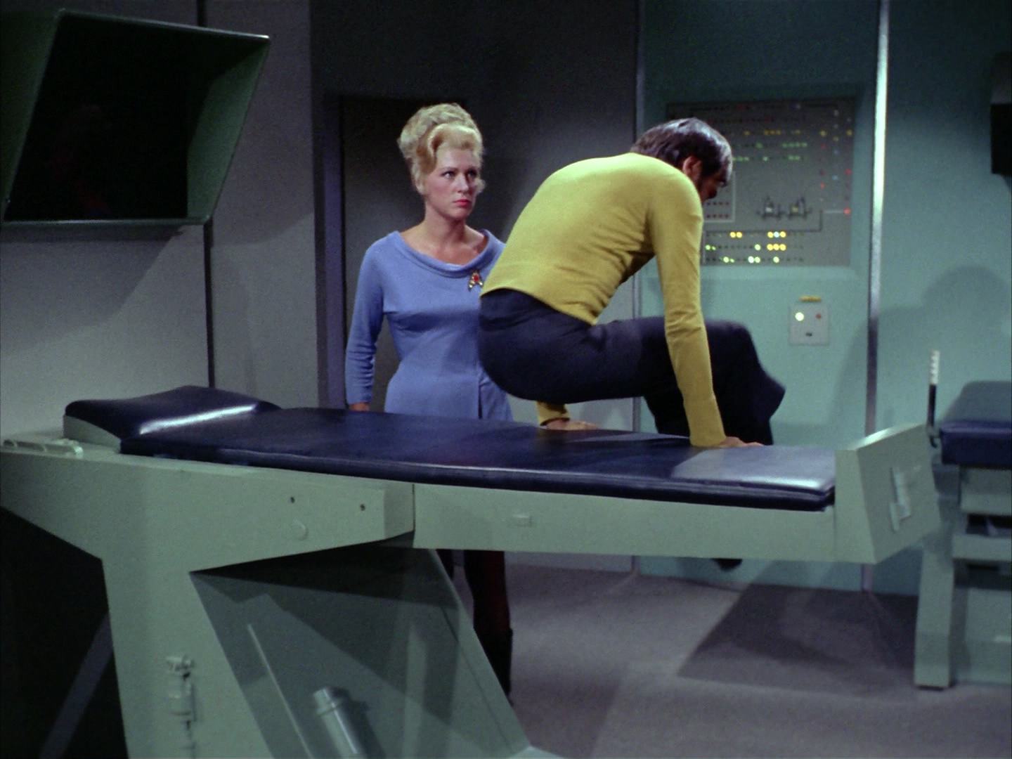 ariane179254_StarTrek_2x12_TheDeadlyYears_1050.jpg