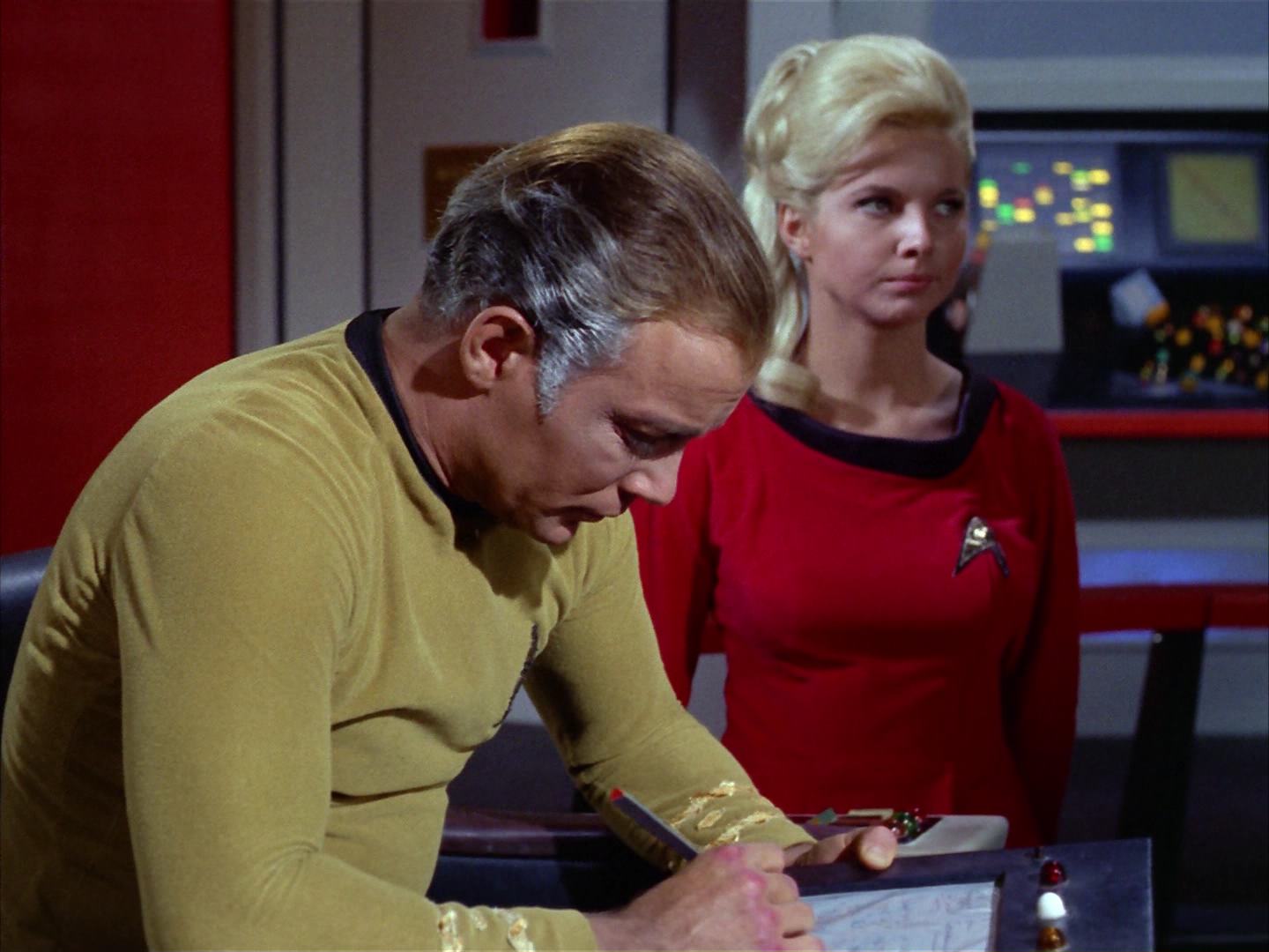 ariane179254_StarTrek_2x12_TheDeadlyYears_1265.jpg