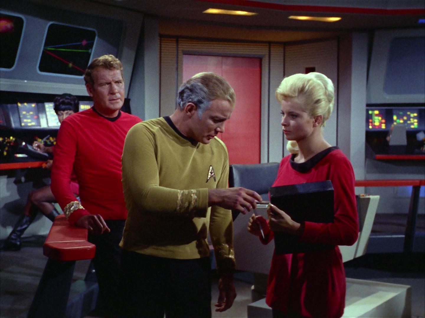 ariane179254_StarTrek_2x12_TheDeadlyYears_1314.jpg