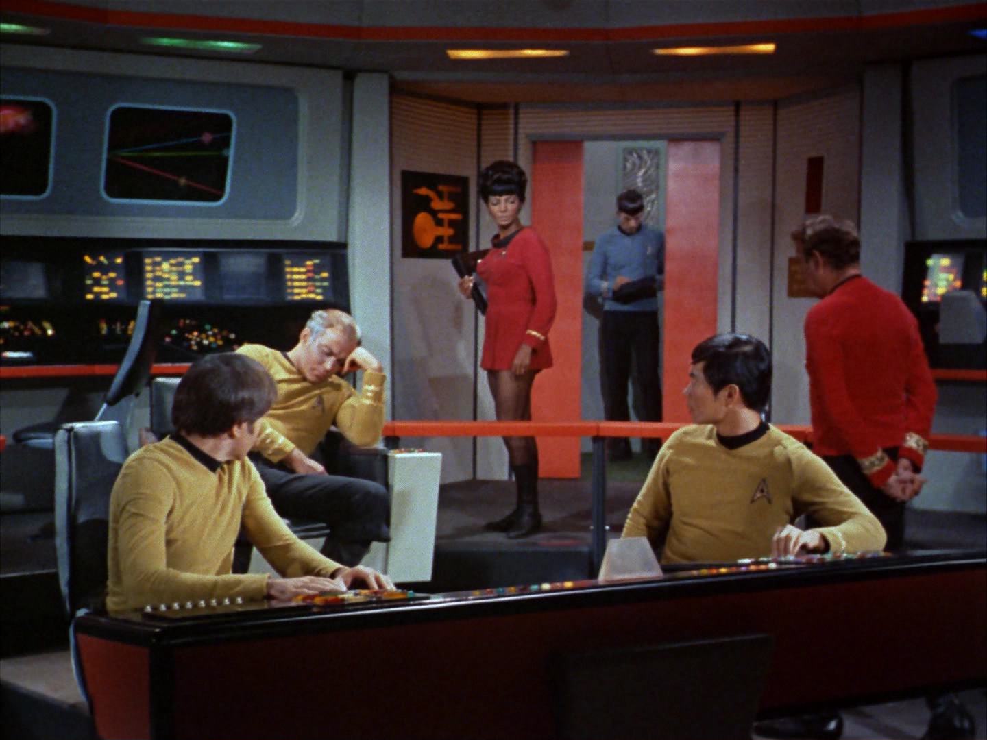 ariane179254_StarTrek_2x12_TheDeadlyYears_1355.jpg