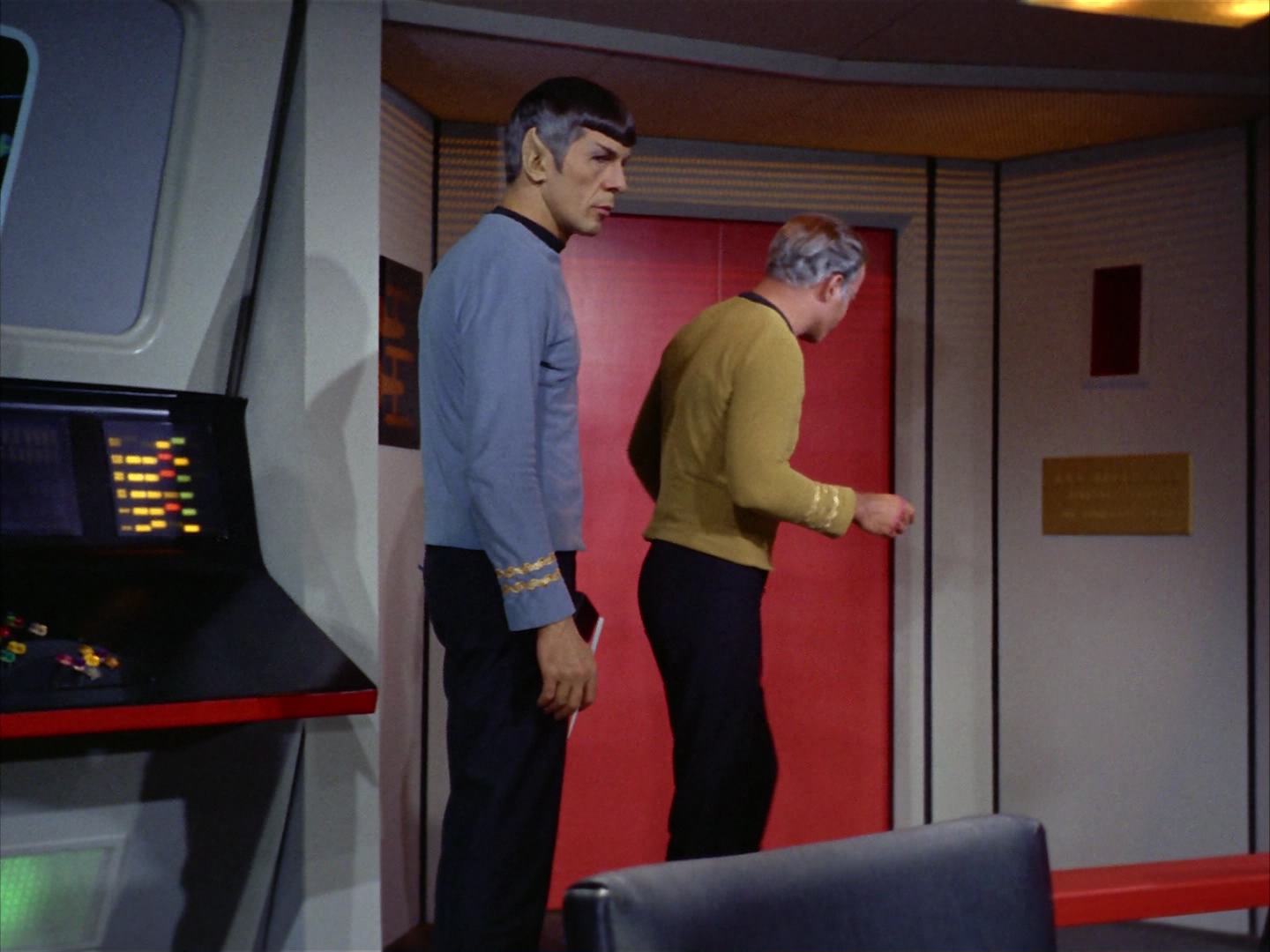 ariane179254_StarTrek_2x12_TheDeadlyYears_1478.jpg