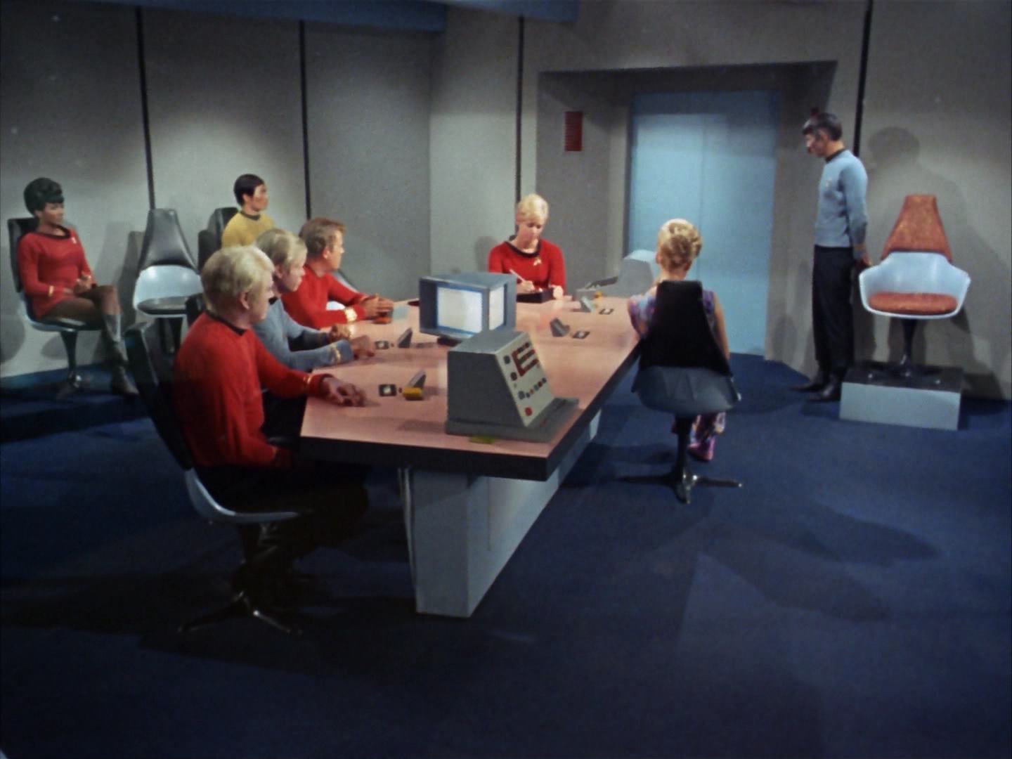 ariane179254_StarTrek_2x12_TheDeadlyYears_2452.jpg