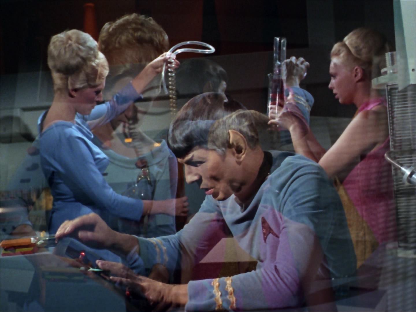 ariane179254_StarTrek_2x12_TheDeadlyYears_2862.jpg