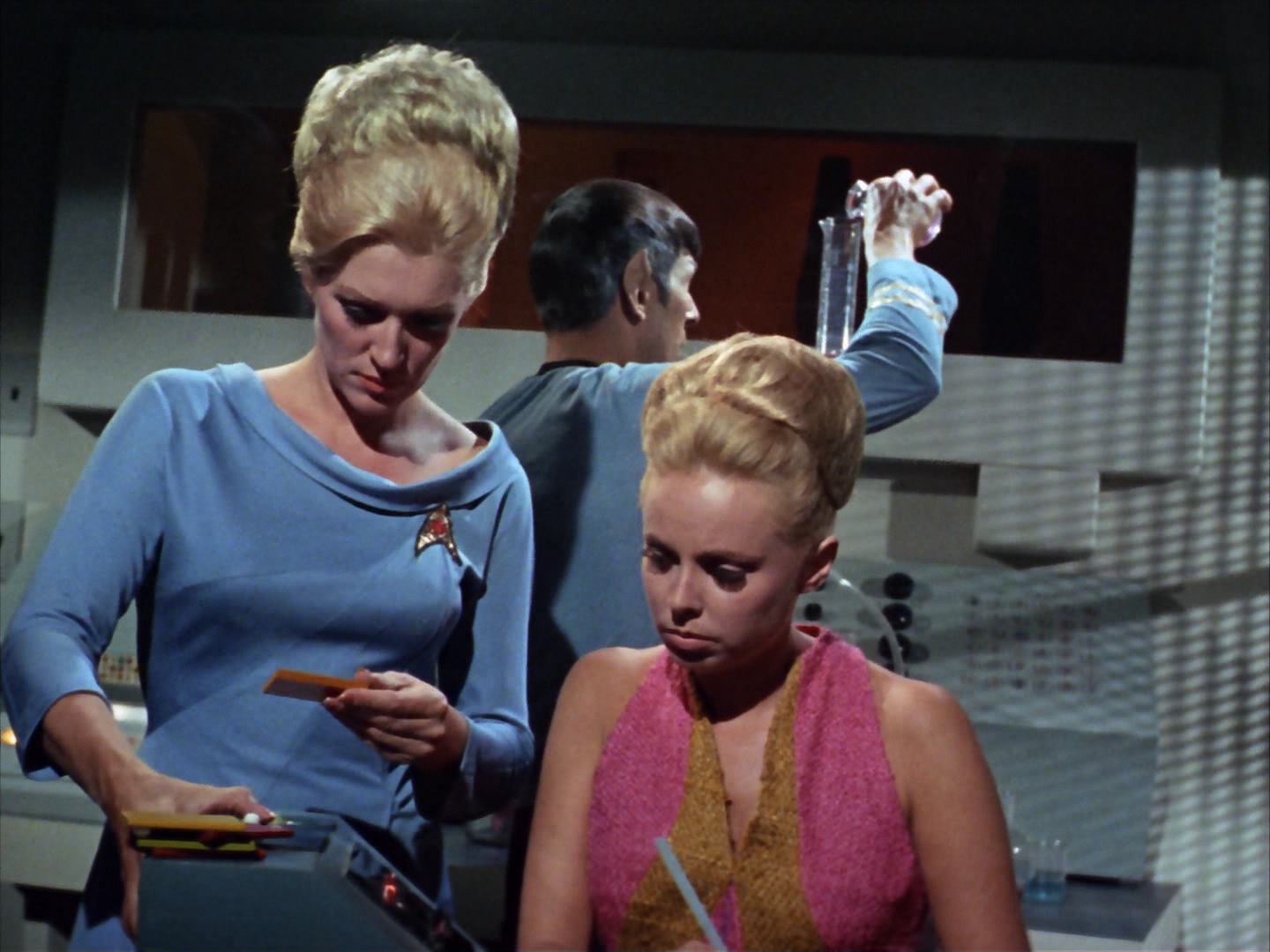 ariane179254_StarTrek_2x12_TheDeadlyYears_2865.jpg