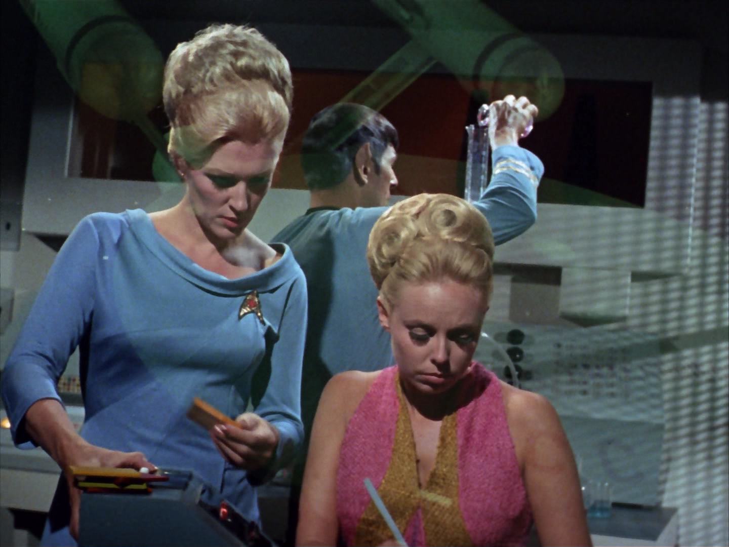 ariane179254_StarTrek_2x12_TheDeadlyYears_2866.jpg