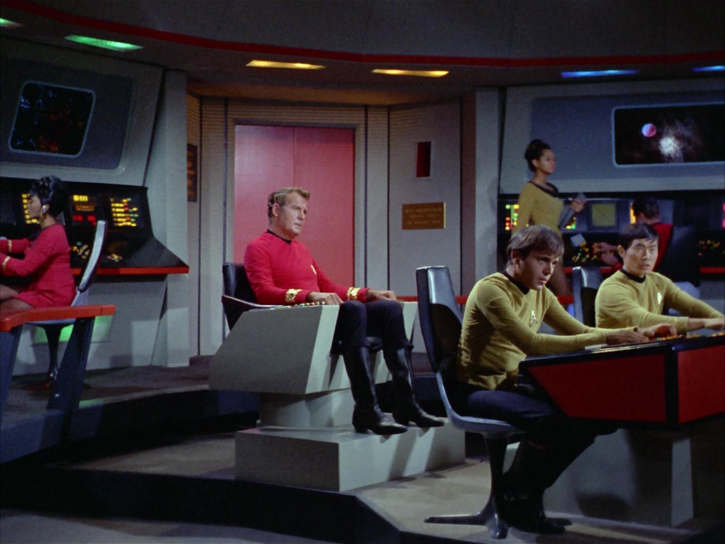 ariane179254_StarTrek_2x12_TheDeadlyYears_2871.jpg
