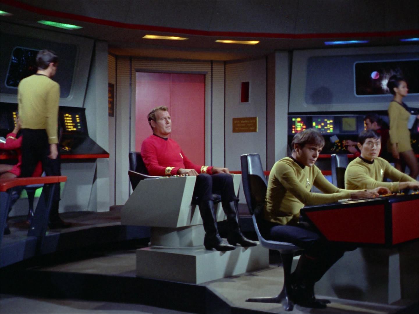 ariane179254_StarTrek_2x12_TheDeadlyYears_2872.jpg