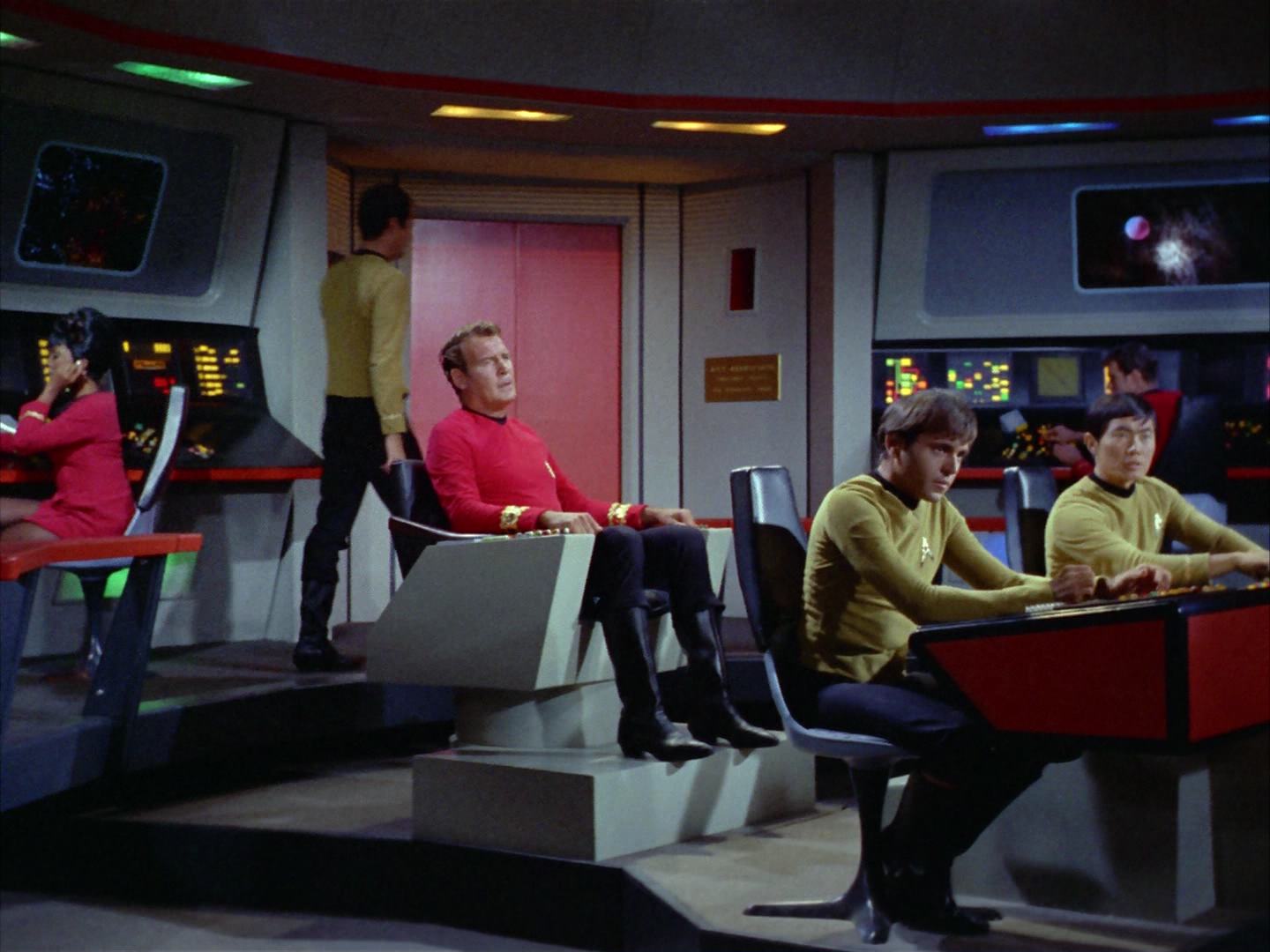 ariane179254_StarTrek_2x12_TheDeadlyYears_2873.jpg