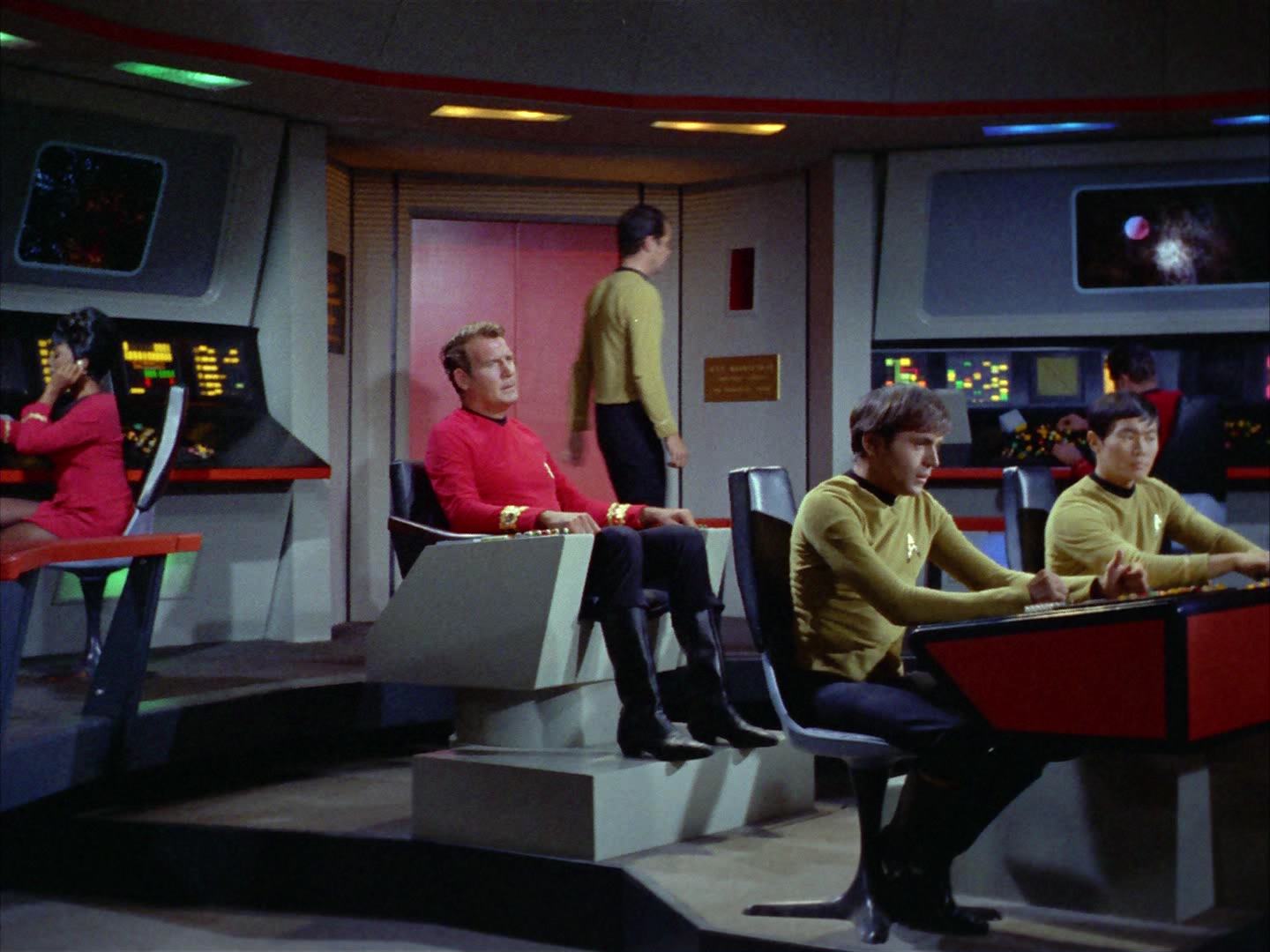 ariane179254_StarTrek_2x12_TheDeadlyYears_2874.jpg