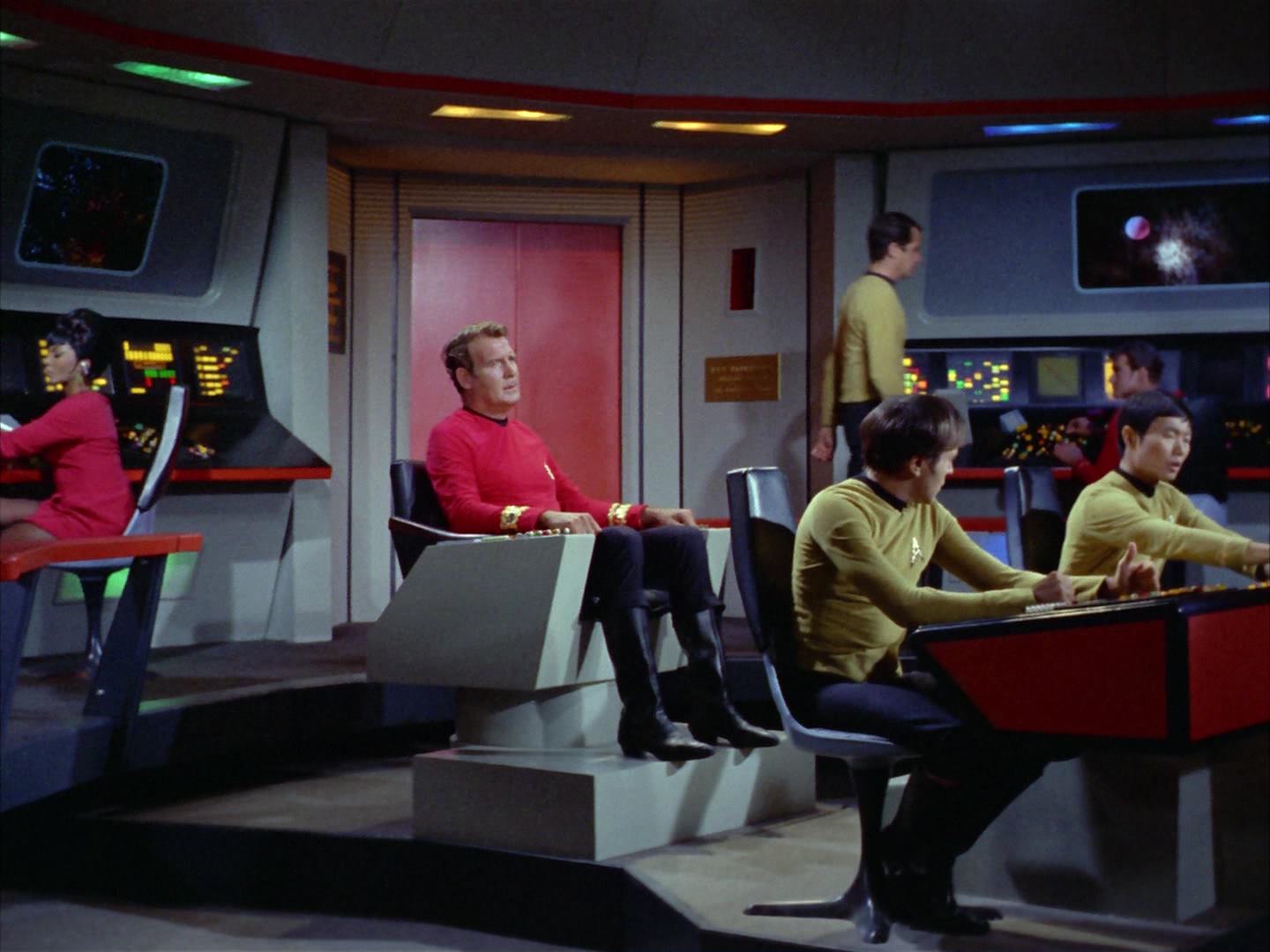 ariane179254_StarTrek_2x12_TheDeadlyYears_2875.jpg