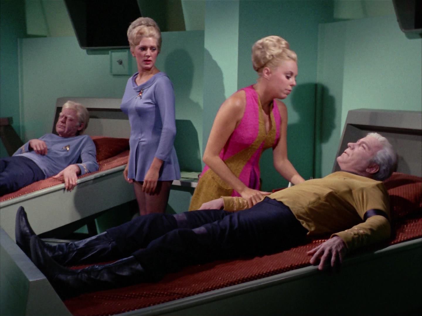 ariane179254_StarTrek_2x12_TheDeadlyYears_2970.jpg