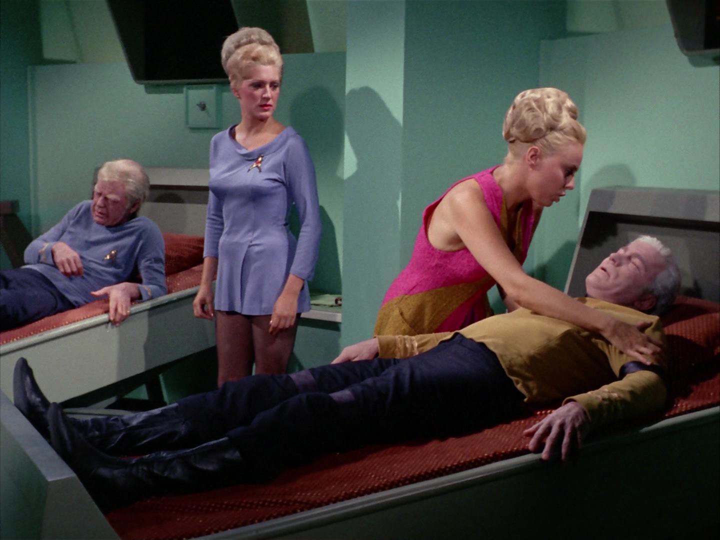 ariane179254_StarTrek_2x12_TheDeadlyYears_2971.jpg