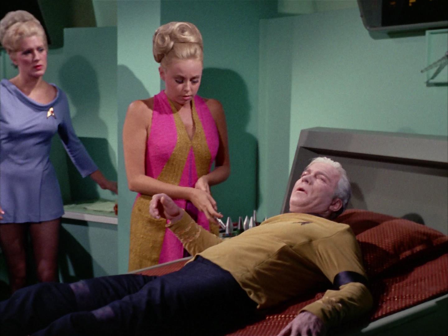 ariane179254_StarTrek_2x12_TheDeadlyYears_3041.jpg